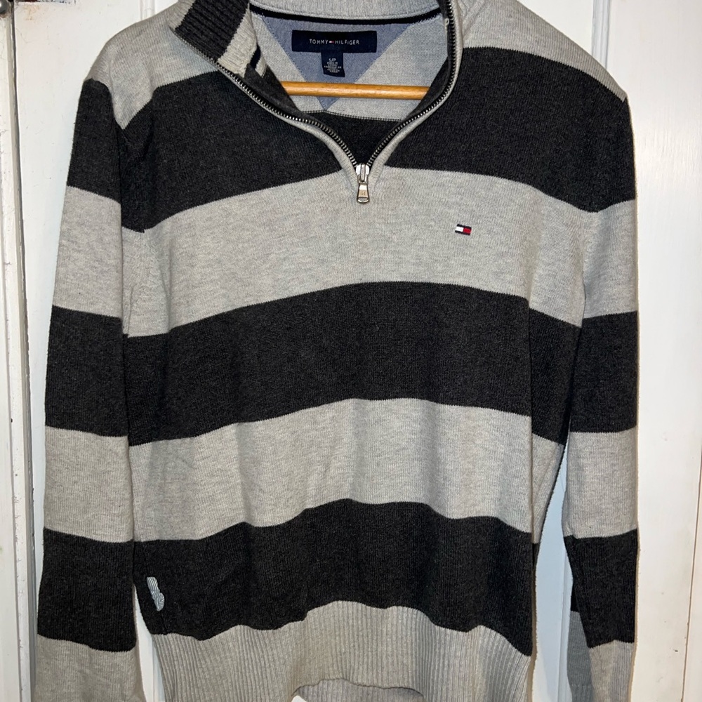 Tommy Hilfiger Men's Gray and Black Striped Sweater